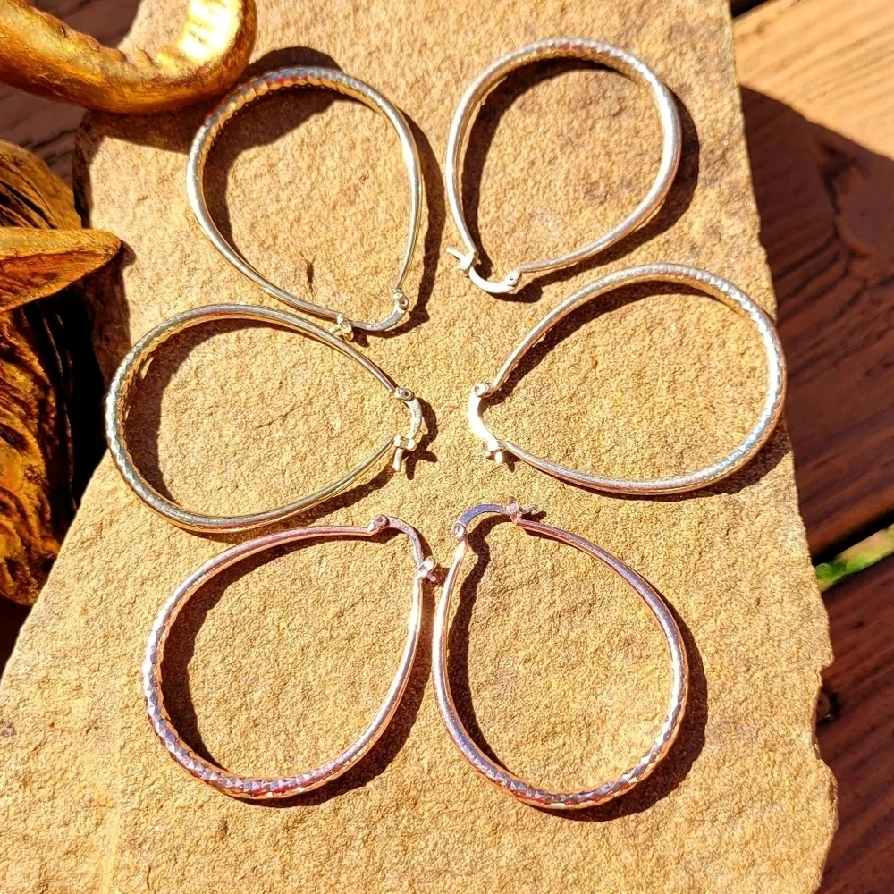 Redvelvetrebel earrings set